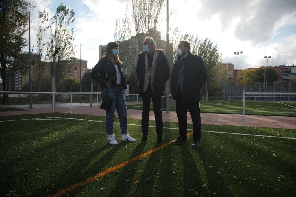 Los campos de fútbol del Luis Aragonés estrenan césped artificial 1