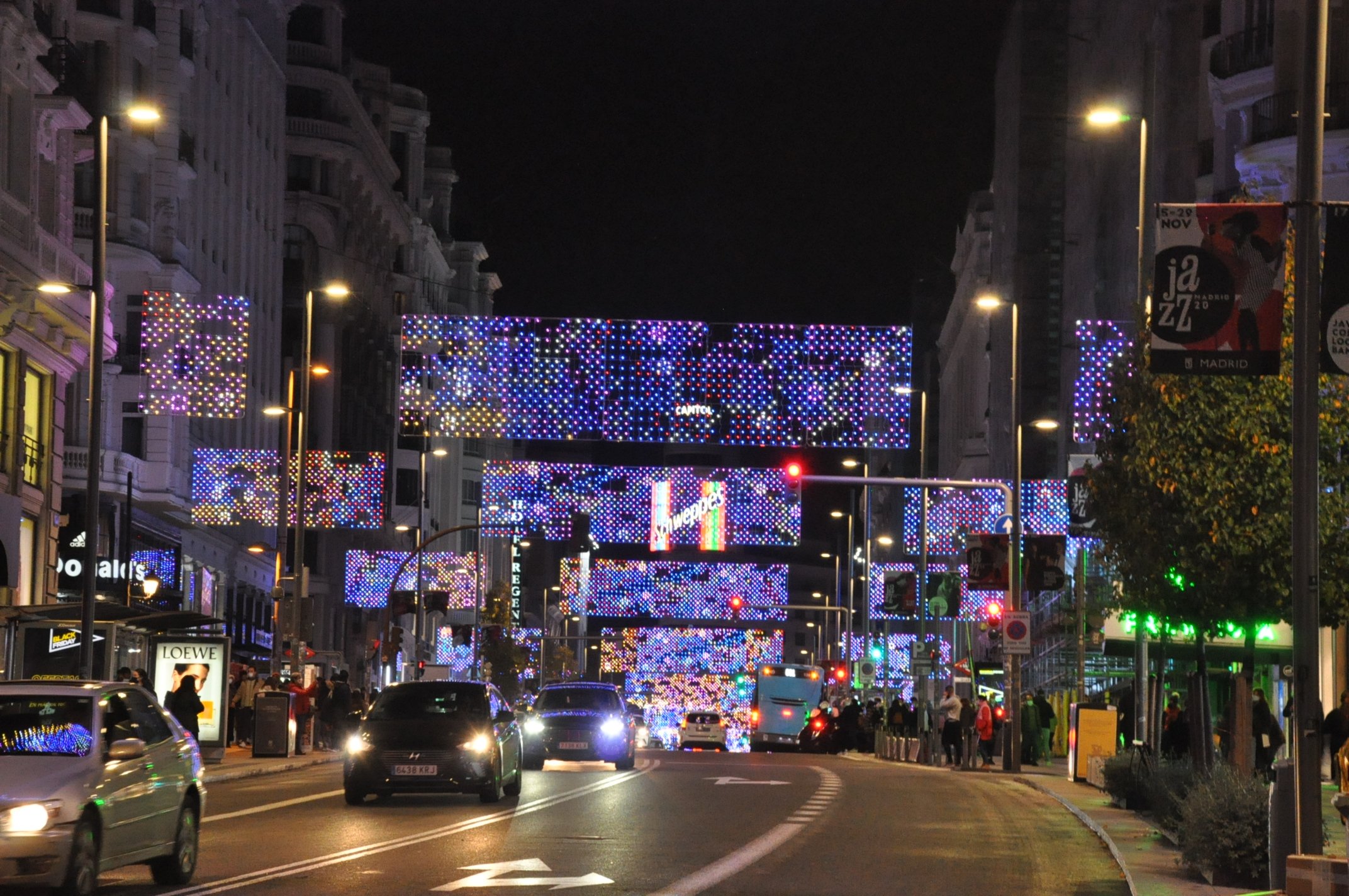 La luz de la Navidad inunda Madrid 30