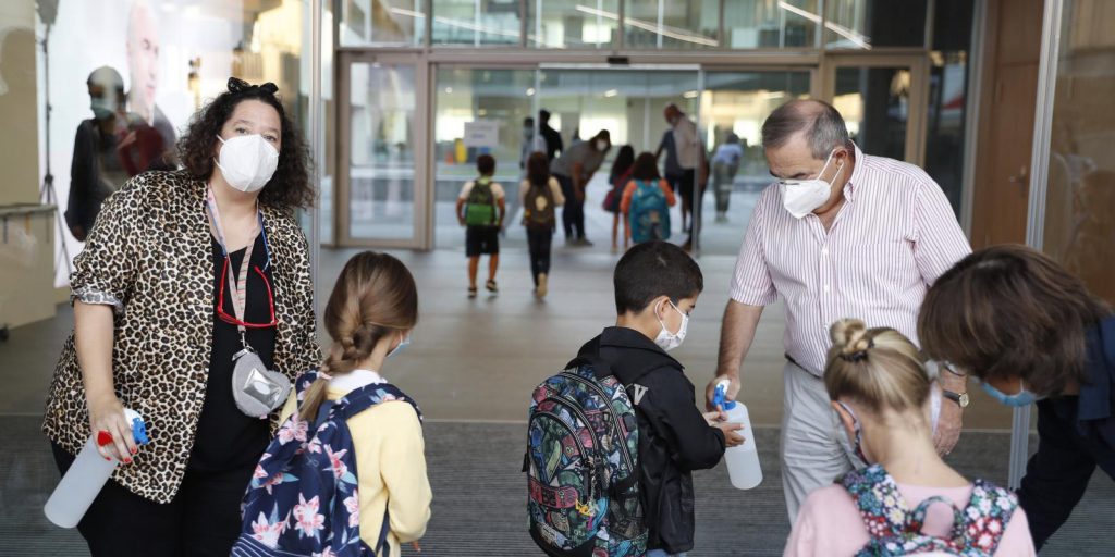 Los colegios de Valdemoro reciben 11.000 mascarillas reutilizables 9