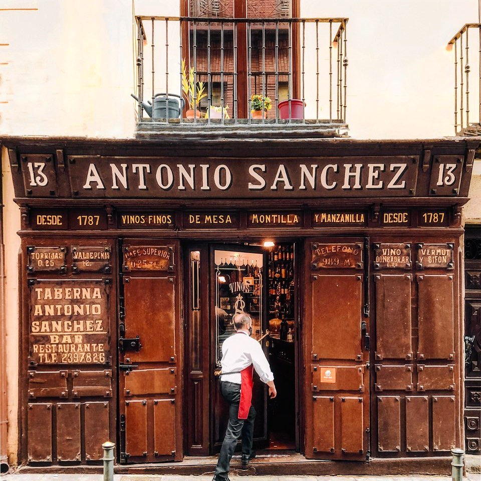 Un vino centenario en la Taberna de Antonio Sánchez 17