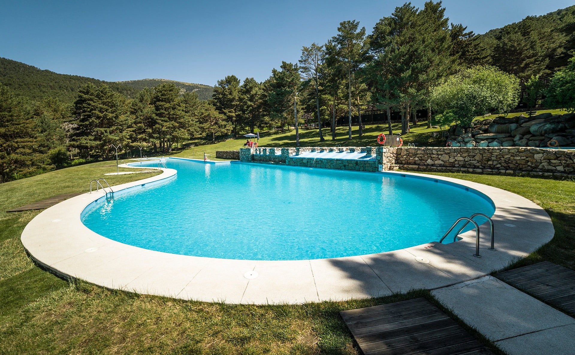 Especialista cortina madre 10 piscinas de Madrid en las que querrás bañarte este verano