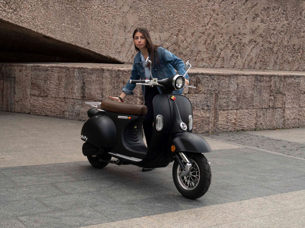 Cabify incorpora las motos eléctricas a su oferta de movilidad compartida en la capital 1