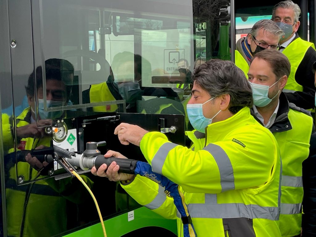 El primer autobús impulsado por hidrógeno dará servicio en la Línea 4 de Torrejón 1