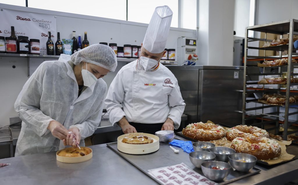 Los pasteleros madrileños venderán más de 2,5 millones de Roscones de Reyes 15