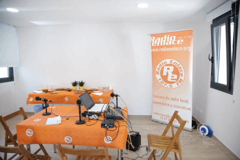 Hortaleza crea un espacio para difundir los recursos sociales del municipio a través de la radio