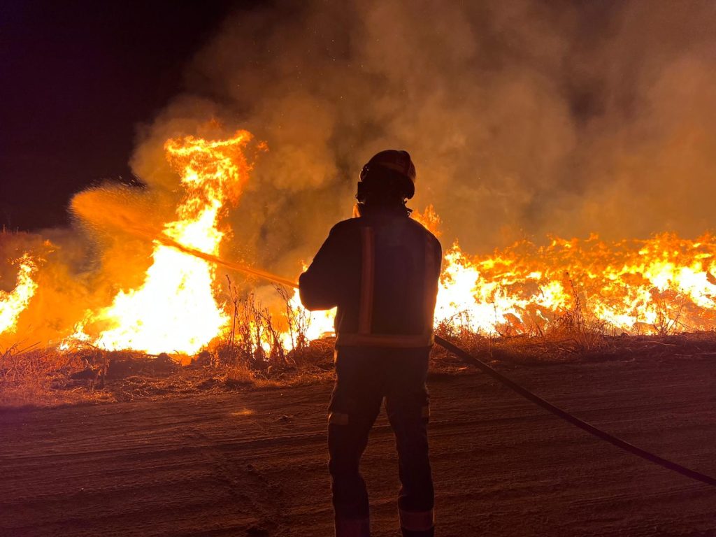 El incendio de Guadalix de la Sierra (ya estabilizado) tardará días en extinguirse 13