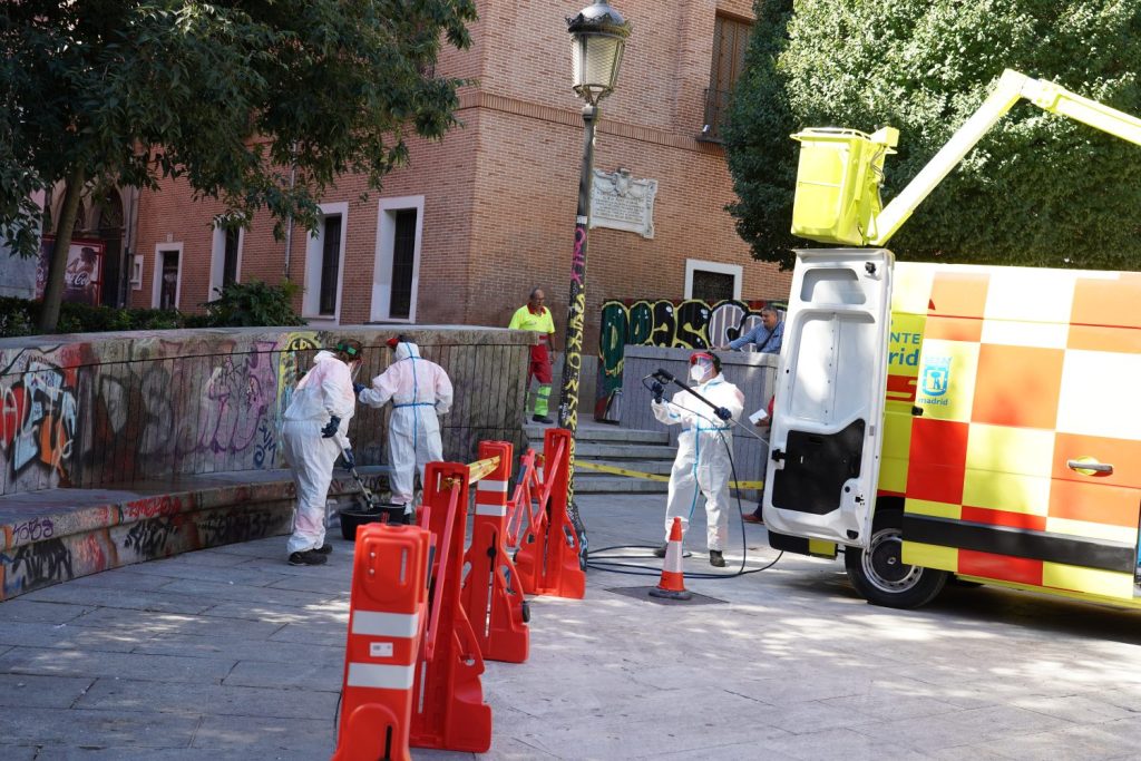 "¿Cuánto ponemos para el botellón?" Dos mil euros 2