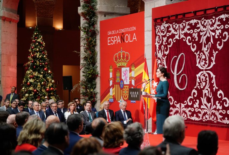 Ayuso reivindica la democracia y la libertad en el 44º aniversario de la Constitución Española