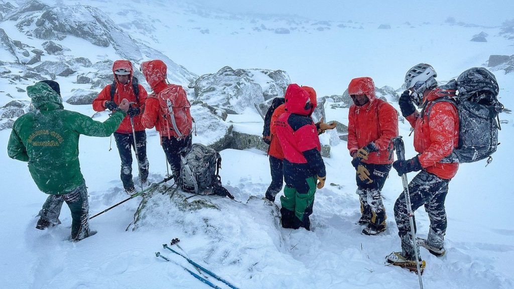 Rescatados en Peñalara dos excursionistas con síntomas de hipotermia 1