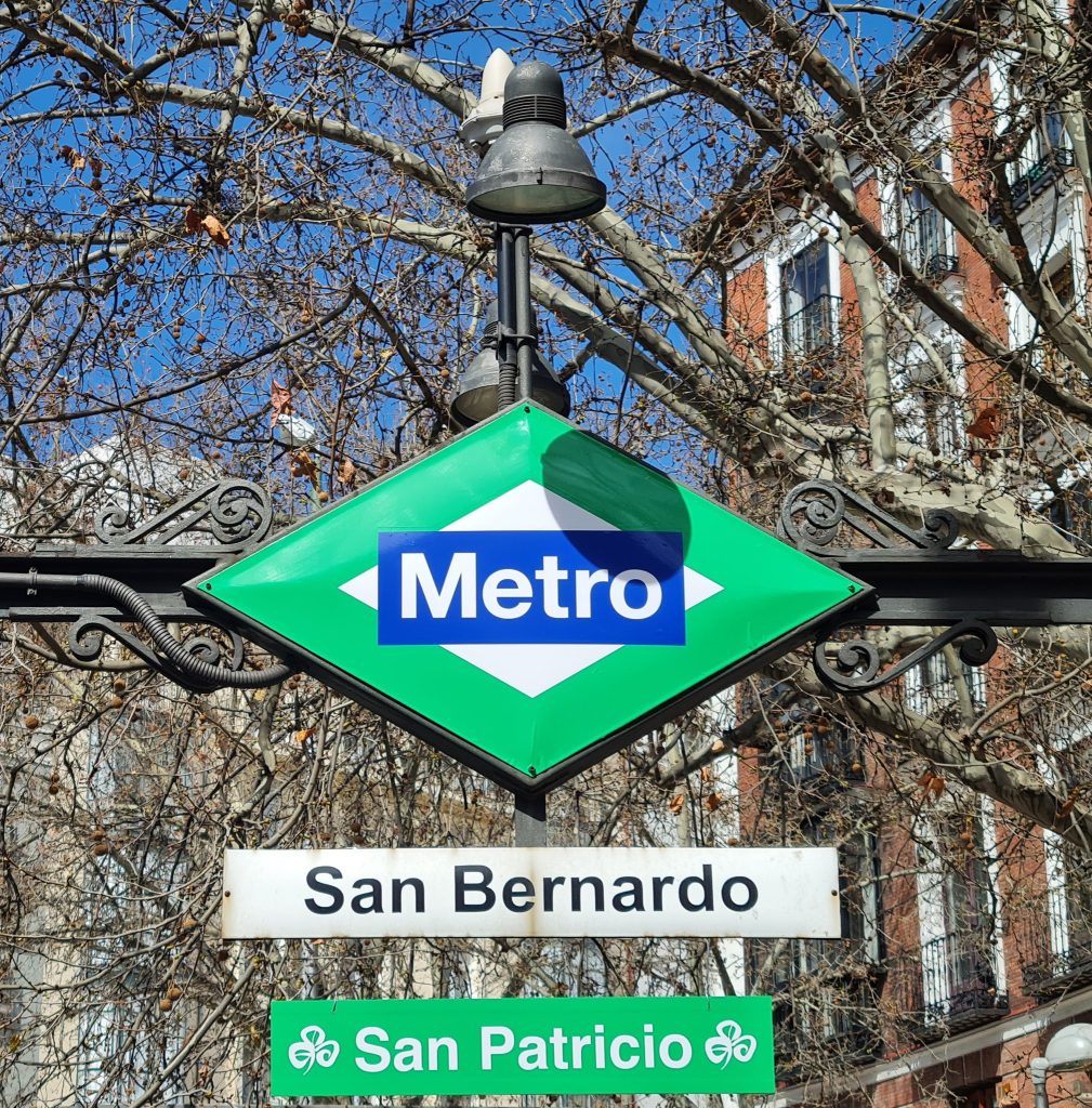 Metro de Madrid se tiñe de verde para celebrar San Patricio 1