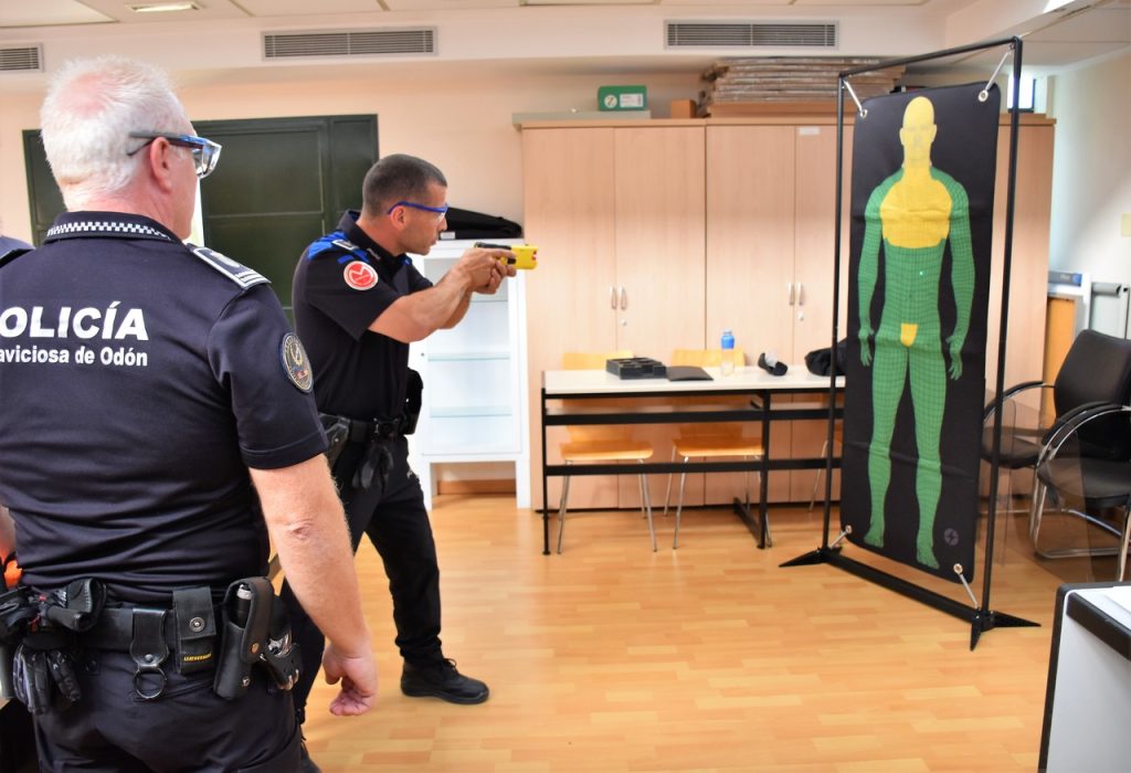 La Policía Local de Villaviciosa ya dispone de Dispositivos Electrónicos de Control Taser 9