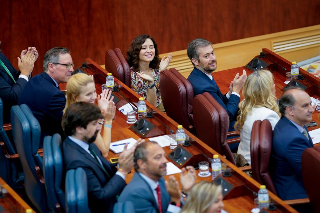 Ayuso reaparece en la Asamblea tras perder a su bebé 19