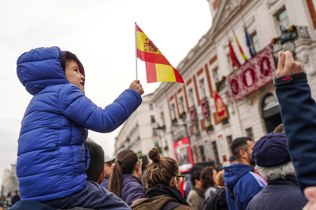 Leonor de Borbón y Ortiz jura la Constitución en un Madrid teñido de un dulce rojo y amarillo 10