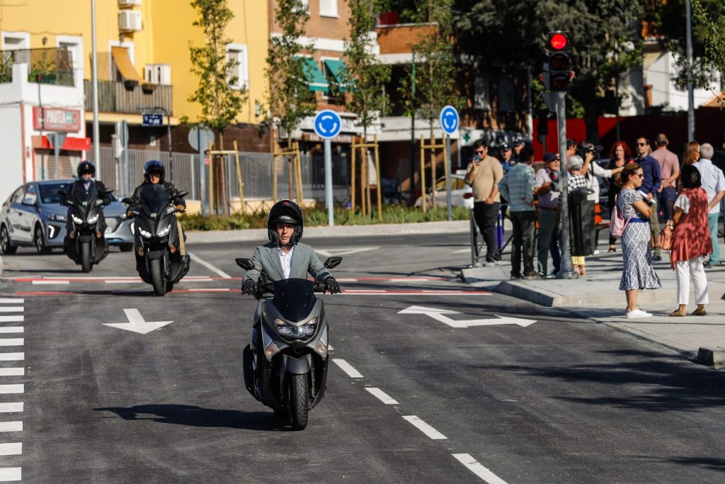 Una nueva calle conecta Peñagrande con la M-30 y Valdezarza 1