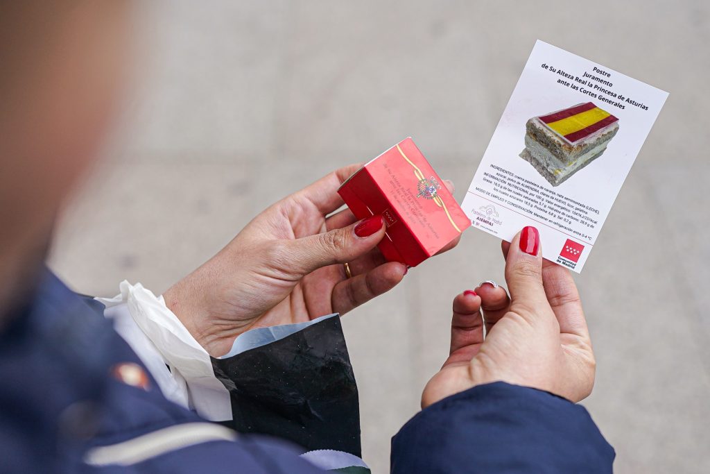 Leonor de Borbón y Ortiz jura la Constitución en un Madrid teñido de un dulce rojo y amarillo 14