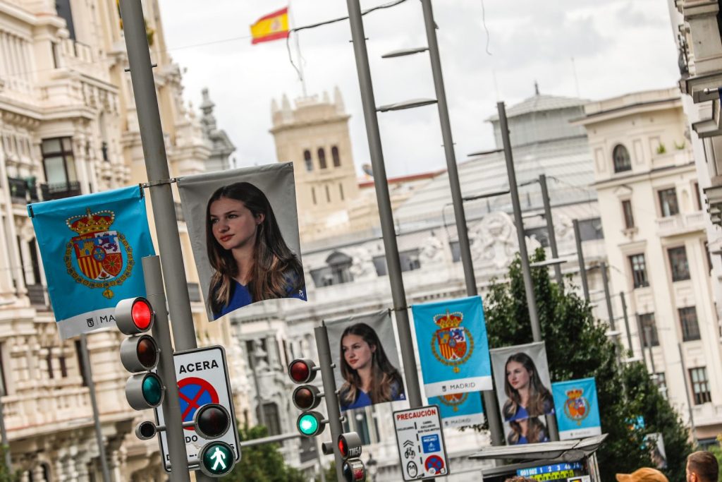 Leonor de Borbón y Ortiz jura la Constitución en un Madrid teñido de un dulce rojo y amarillo 15