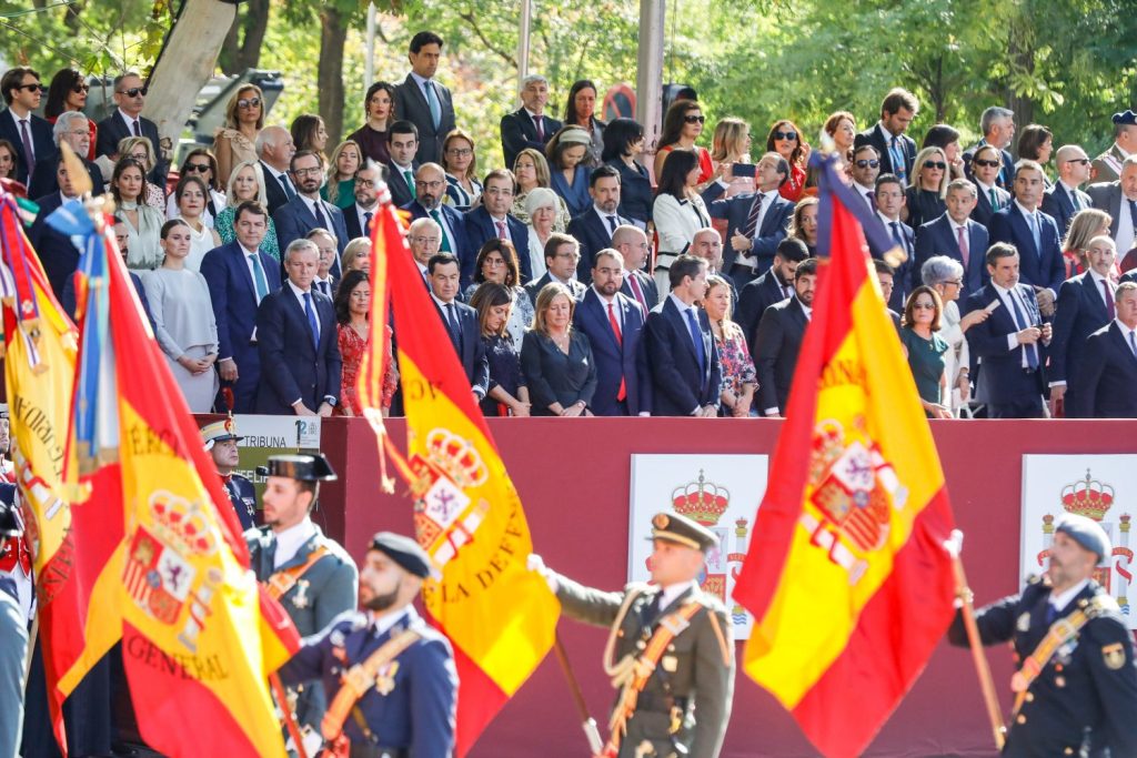 Madrid se tiñe de rojo y amarillo para celebrar un Día de la Fiesta Nacional marcado por los abucheos a Sánchez 13