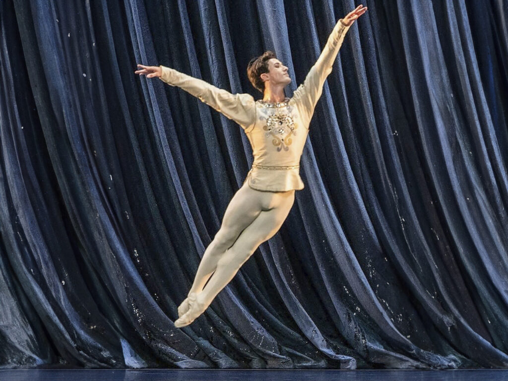 Álex Cuadros, nombrado bailarín principal del Ballet Nacional de Noruega 6