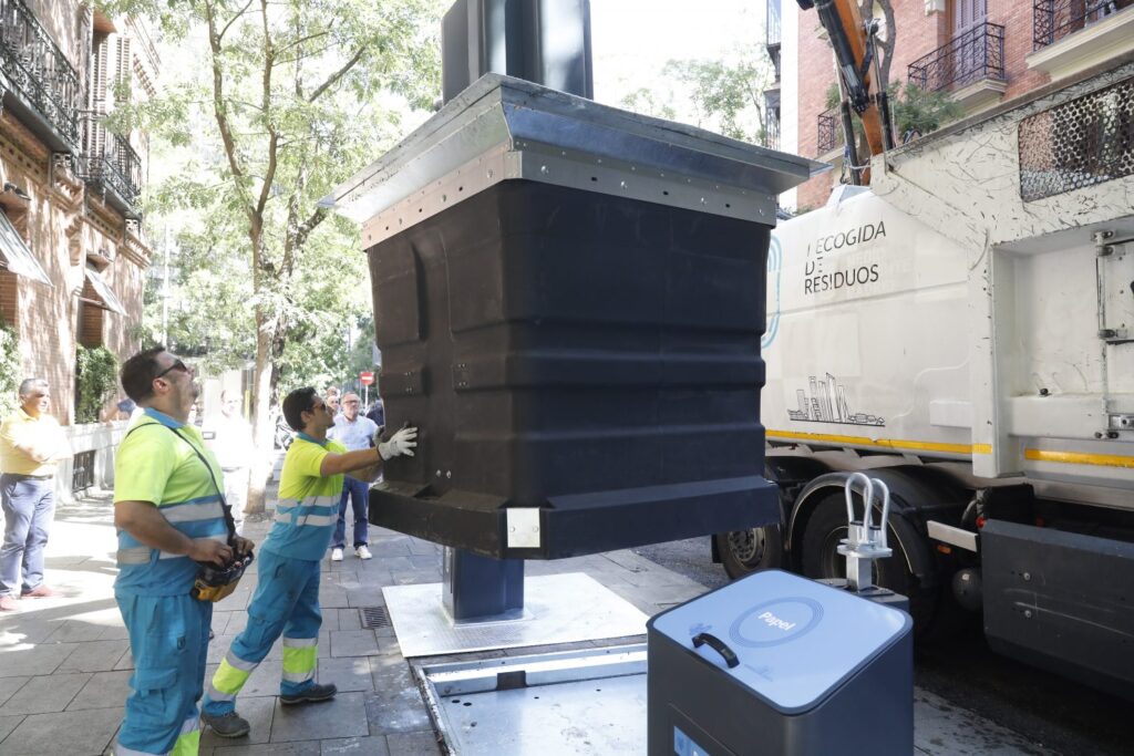 Comienza la instalación de los primeros contenedores soterrados en el distrito Centro 1