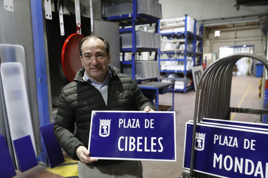 La historia detrás de las 61.174 placas identificativas de las calles de Madrid 1