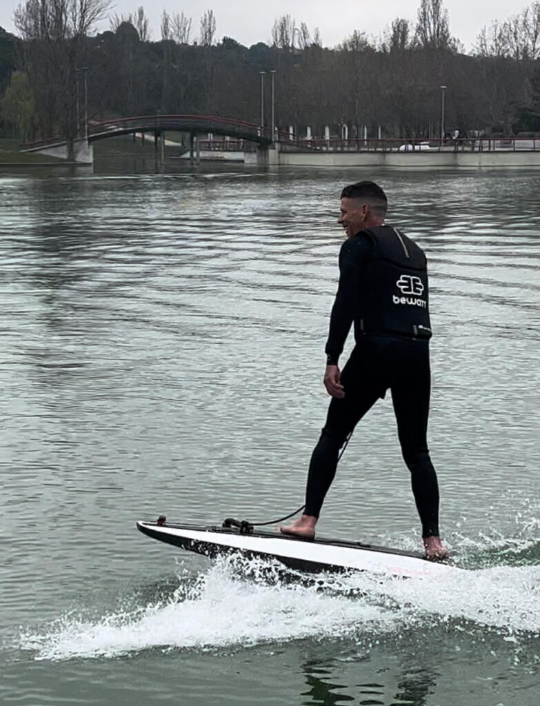 El lago del Parque Central de Tres Cantos será el escenario de una exhibición de e-surf 1