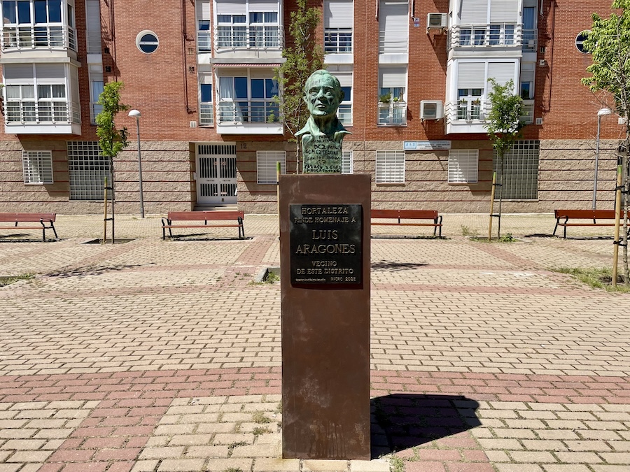 Vandalizan el busto de Luis Aragonés en Hortaleza 12