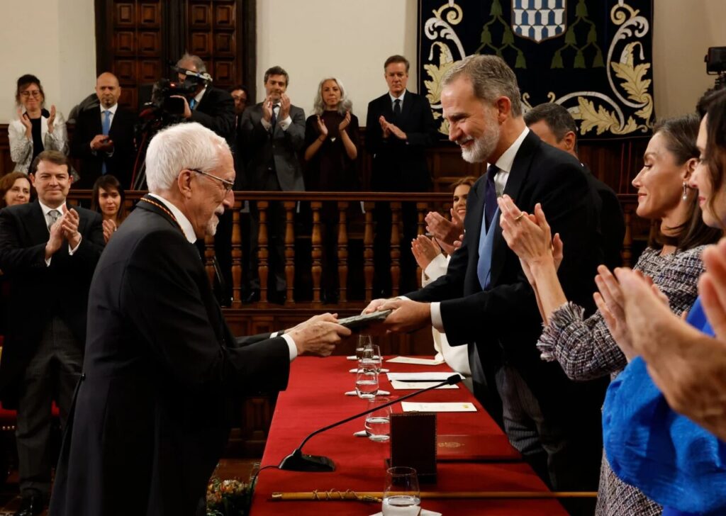 El escritor y académico de la RAE Luis Mateo Díez, recibe el Premio Cervantes 8